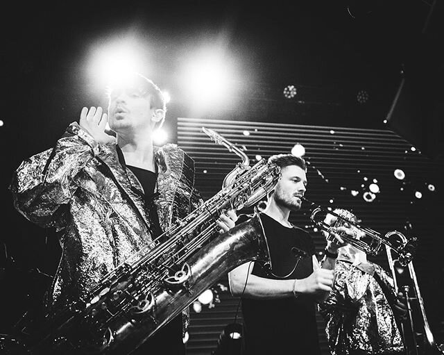 Moves ✨⁣
⁣
⁣
⁣
📷 @bjornvallin ⁣
⁣
⁣
⁣
#sthlm #catcombo #music #hornsection #event #eventmusic #saxophonist #trumpeter #livemusic #energyboost #livemusicphoto #dandanell #weddingband #sthlmmusic #entertainment #saxplayer #sweden_photolovers #livephot