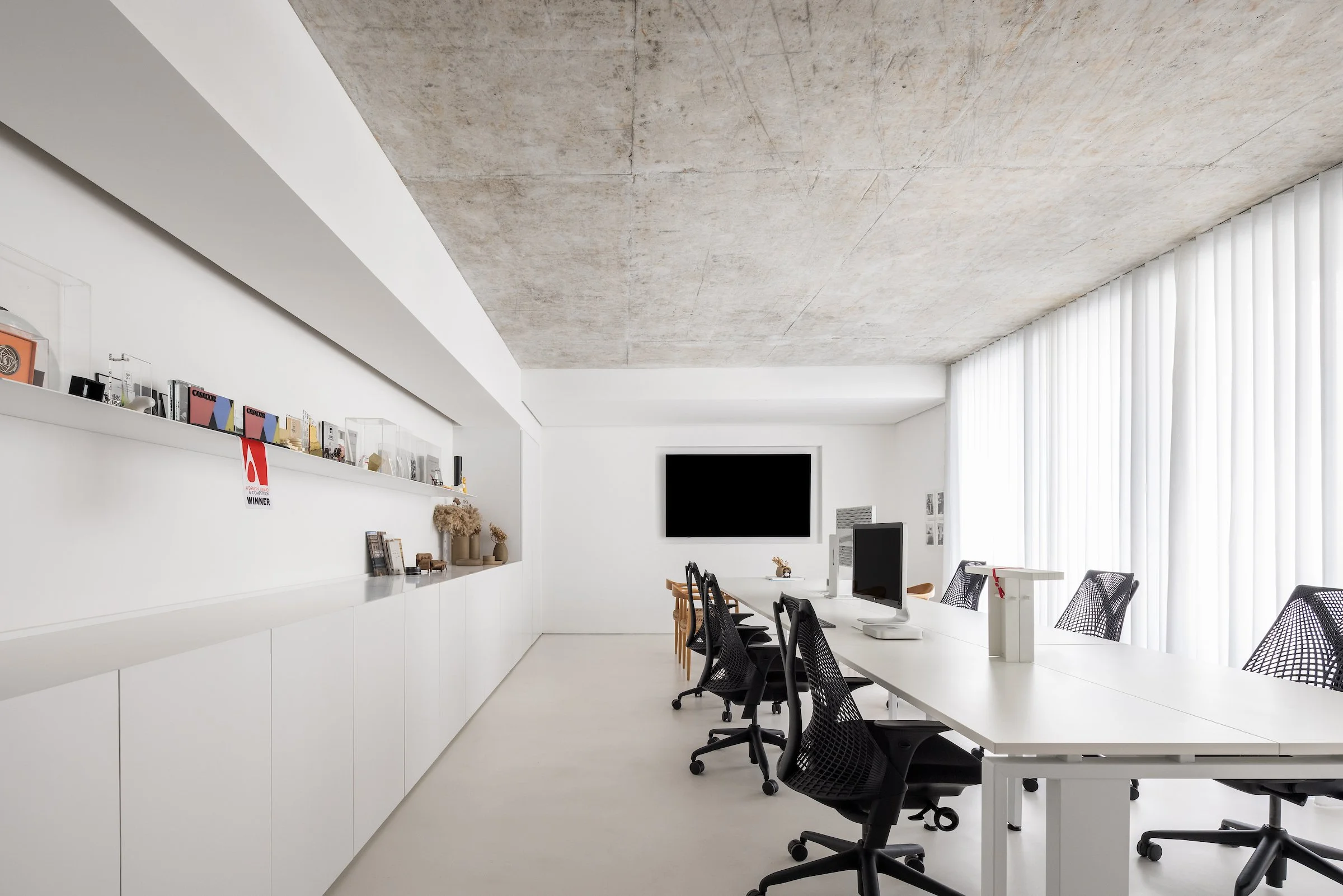 LIGHT STUDIO