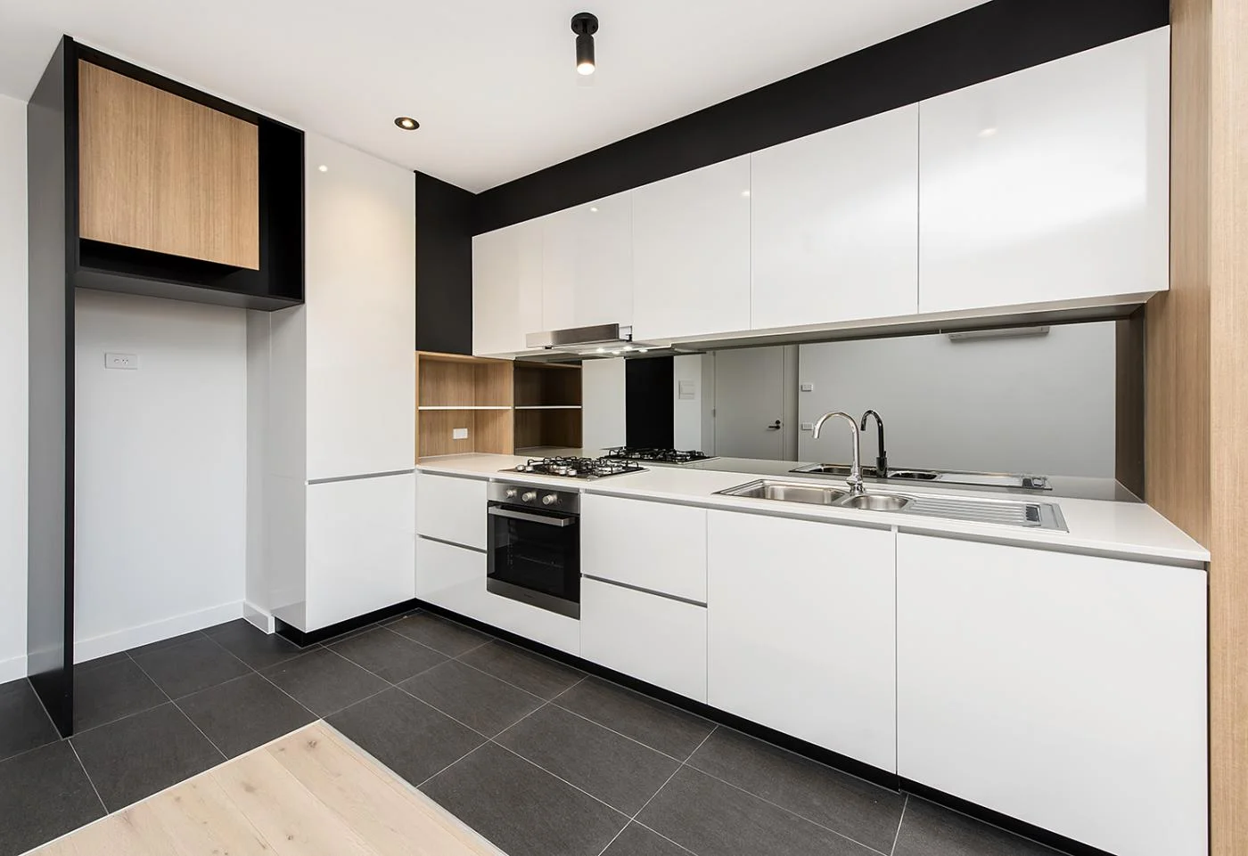 Kitchen2.jpg