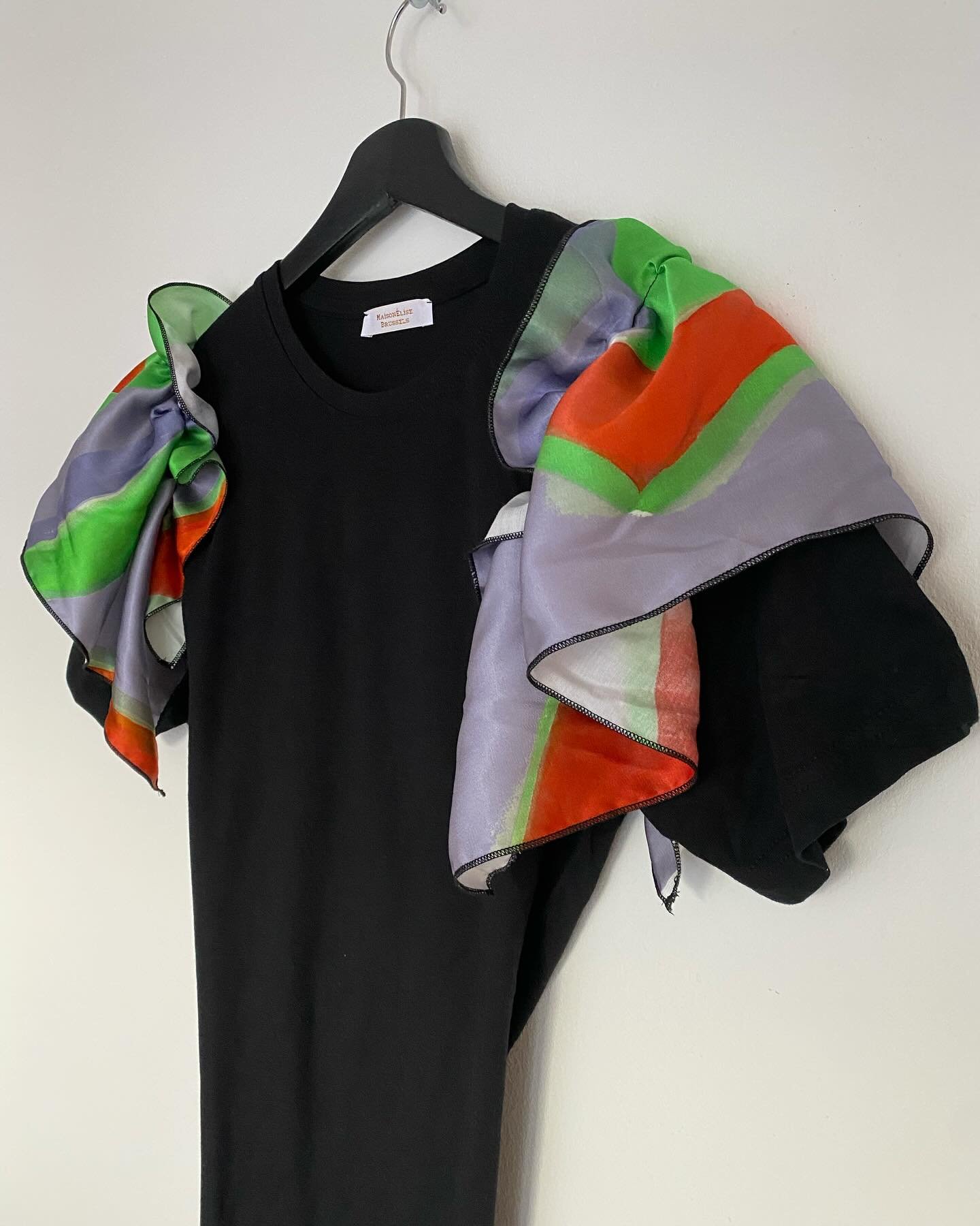 🔥 New drop 🔥 ⛔️SOLD⛔️

Which one is for You? 

#summeraintoveryet #popcolors #funtops #backtoschool #backtotheoffice #officewear #maisonelisebrussels #belgianbrand #emmergingbrand #handmade #couture #buylessbuybetter #recycle #modebelge #shoppingbr