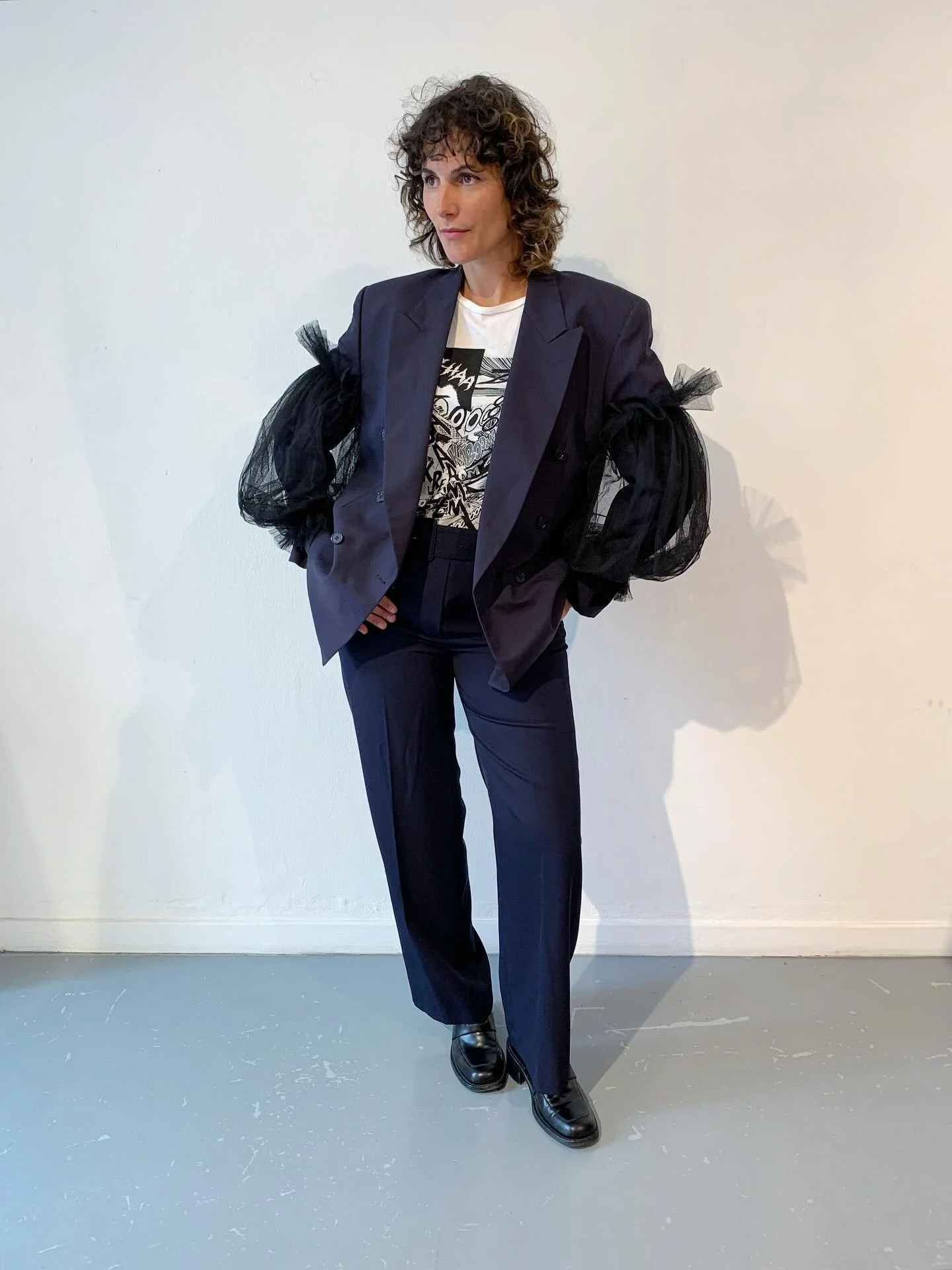 Sleeves for the win ! Happy Friday to all the boss ladies out there 😎

Last blazers available @vetuestore 
DM for details 
#tullesleeves #tulleblazer #maisonelisebrussels