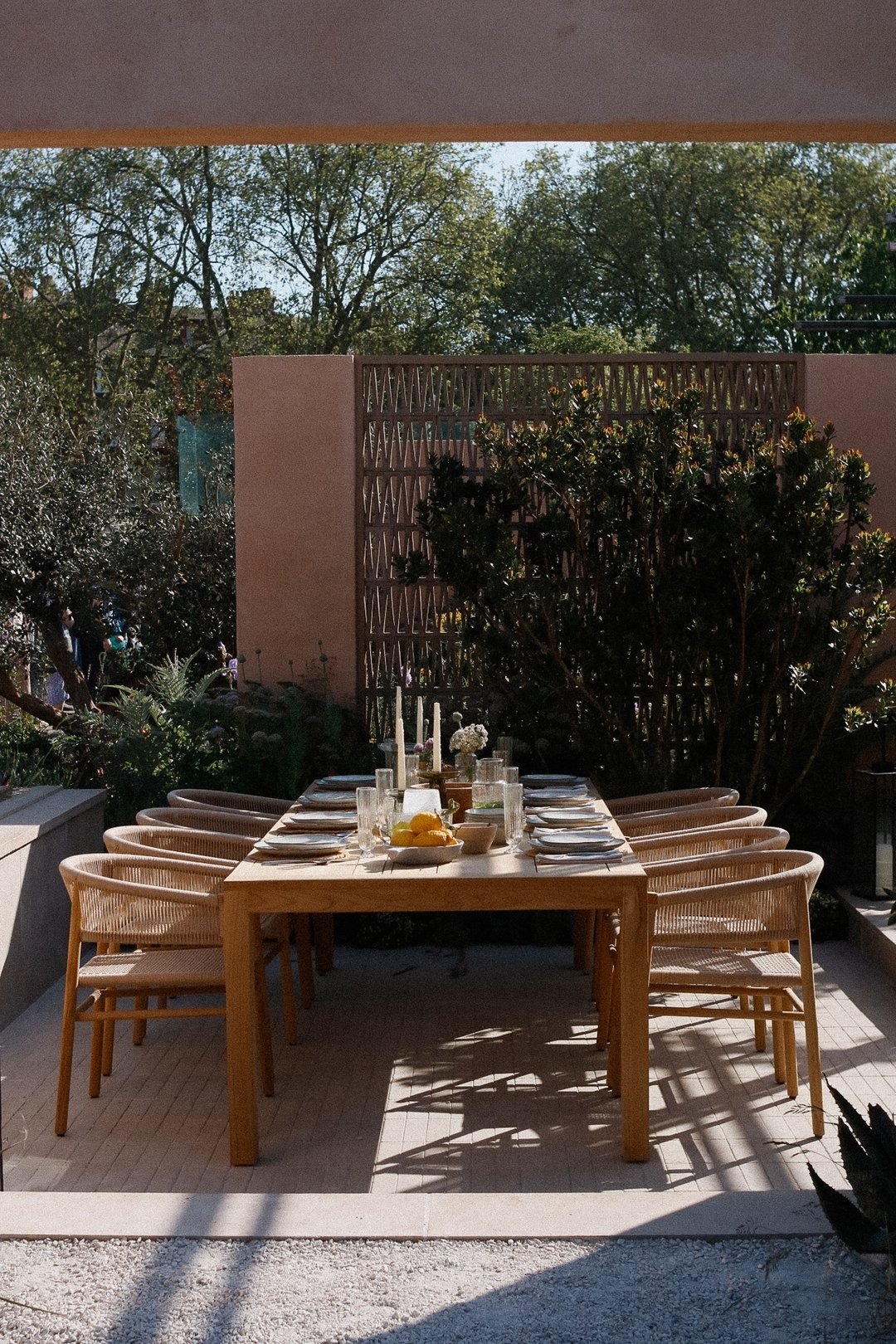 From last years @the_rhs Chelsea Flower show. We're still dreaming of this glorious outside dining set up - what new dreams will be unveiled at this years show? Not long to wait now!