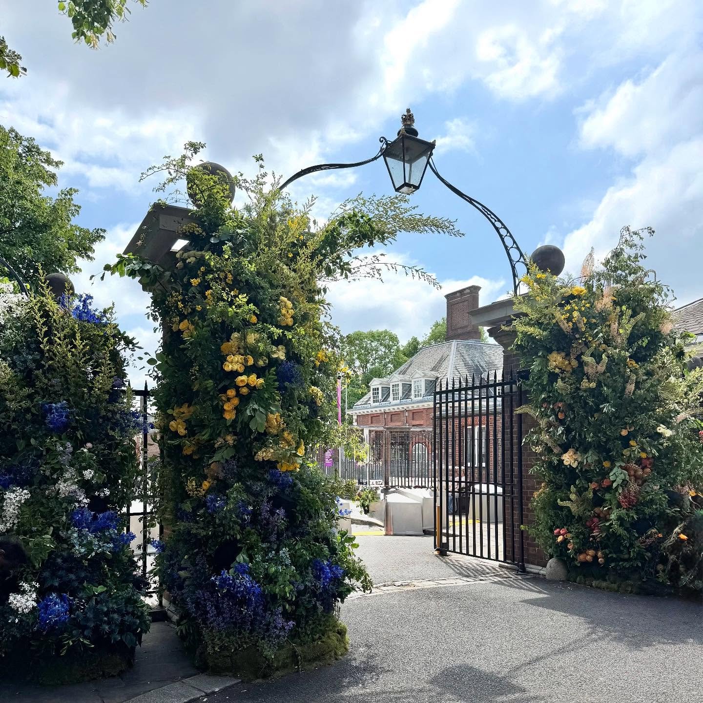 Our favourite moments from Chelsea in Bloom ❤️

This year we caught up with various florists to talk about what goes into installations and events like Chelsea in Bloom, you can read all about it in our latest blog (link in Bio).

If you visited, the