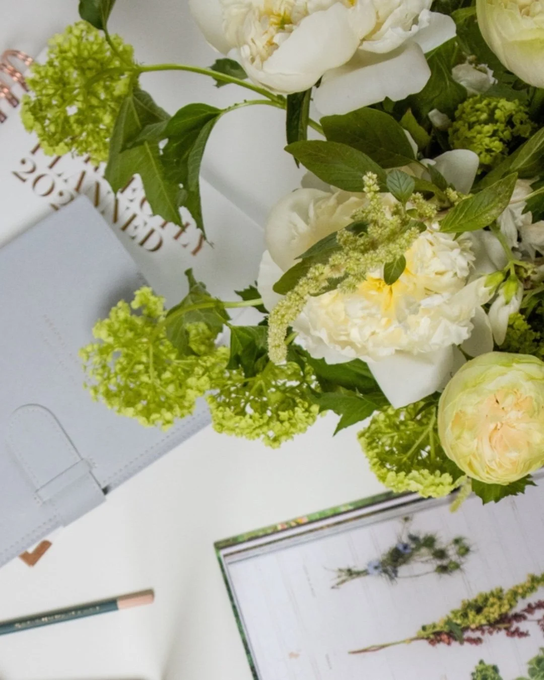 Today feels like a good moment to pause and acknowledge the women behind the flowers.
The studio owners.
The team leaders.
The freelancers travelling across the country for installations and events.
🌿

Floristry is a beautiful industry, but those of