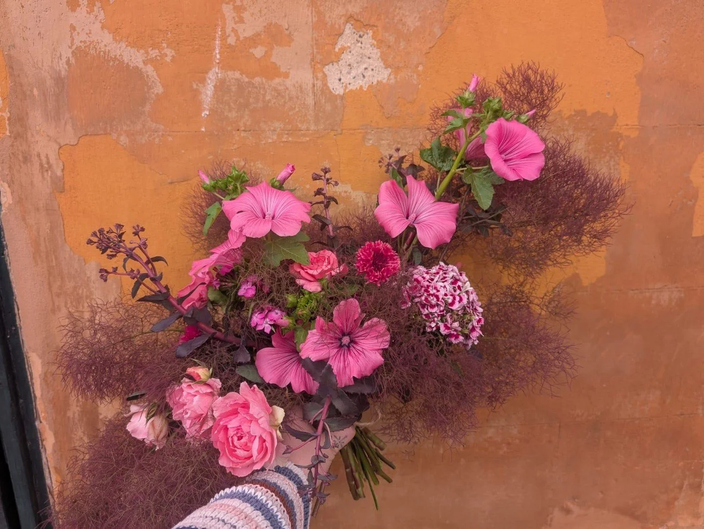 Is it just us, or does this time of year feel like a collective exhale before the beautiful chaos begins? 🌸

Wedding season is starting to stir and we are so ready to watch our feed fill with incredible work again, like this gorgeous bouquet by memb