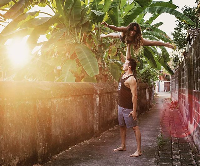 "Keep your feet on the ground and your thoughts at lofty heights" .
__ Piece Pilgrim. .
.
ONLY 1 WEEK LEFT TO THE LONDON ACROYOGA FESTIVAL!.
.
Follow Acroyoga Sanctuary on Fb and YouTube to see our Workshops and Retreats.
https://www.facebook.com/Acroyoga-Sanctuary-593036597728157/
.
Www.acroyogasanctuary.com
.
🧘🏻♂️ @angelrawphotography .
🧘🏼♀️ @ANDREA_ACROARTS .
📷 @clairedemphoto .
🏛 @acroyogasanctuary .