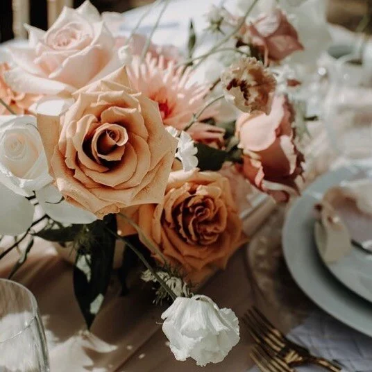 Giving me the Friday feels, heading into another weekend jam-packed FULL of love, laughter and dreamy wedding days ✨