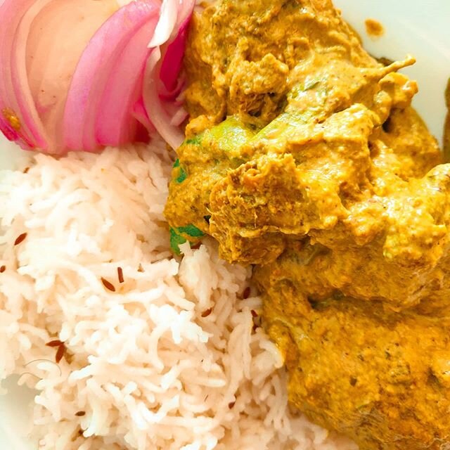 Creamy Coriander chicken. Right now every day is about eating something which pleases the soul. This dish is maximum flavour packed with very simple steps. A slow cooked spicy &amp; well-rounded bowl of goodness made with fresh coriander and spells c