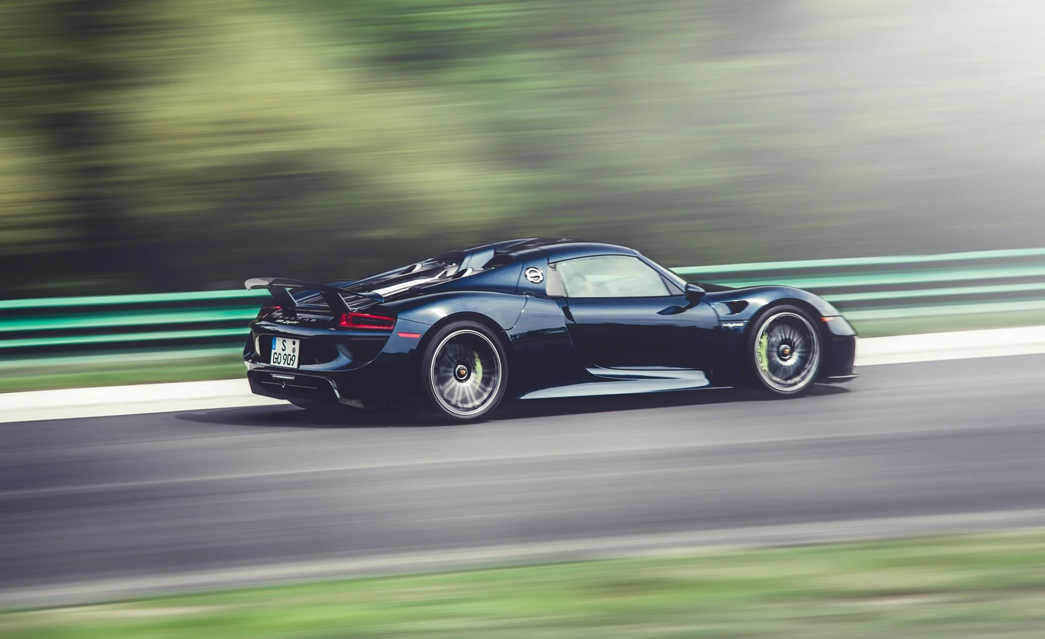 Porsche 918 – Germany's best. For now.