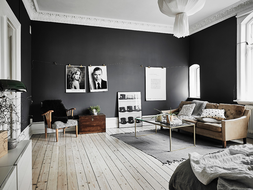 light-wooden-floors-black-wall-Scandinavian-living-space.jpg