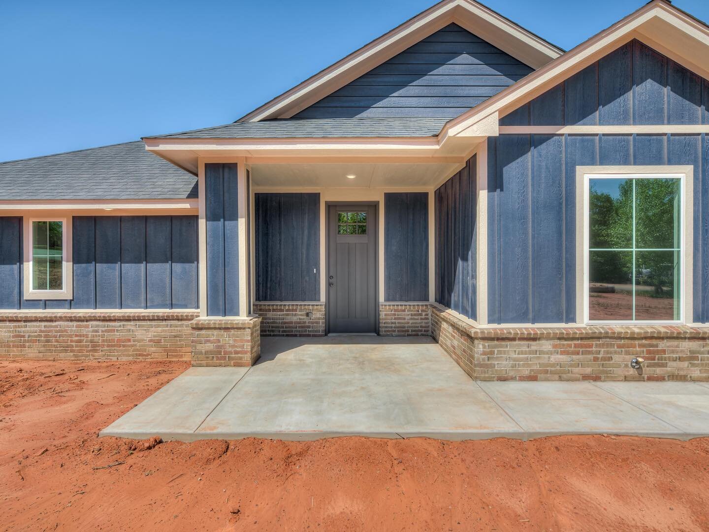 Stunning new designer home on one acre lot!

10301 Dove Crossing
Newalla, OK 

3 bedrooms / 2 bathrooms / 3 car garage with study. Listed at $409,900

Convenient access to I-40, Kickapoo Turnpike and Tinker

Contact Berry Sheffield for more informati