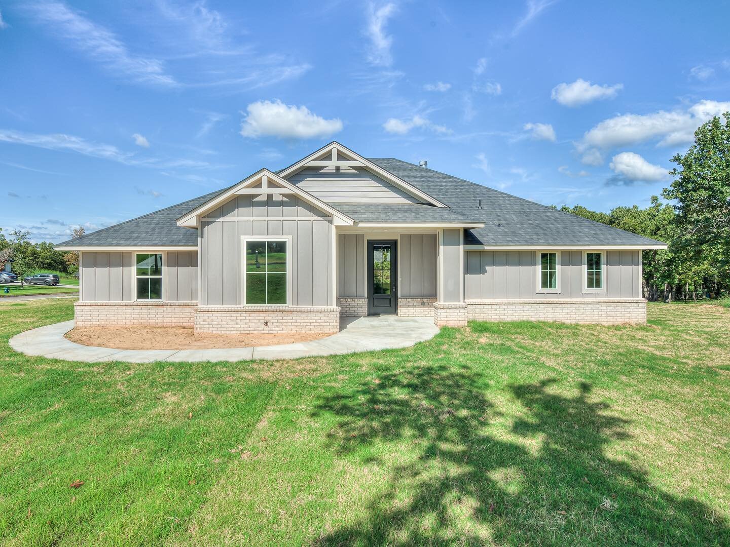 Beautiful new 3 bedroom / 3 bathroom / 3 car garage + Study on 1 acre wooded lot

9517 Conners Way
McLoud, OK

Listed at $419,900

Contact Berry Sheffield for more information or to schedule a showing (405)550-4349