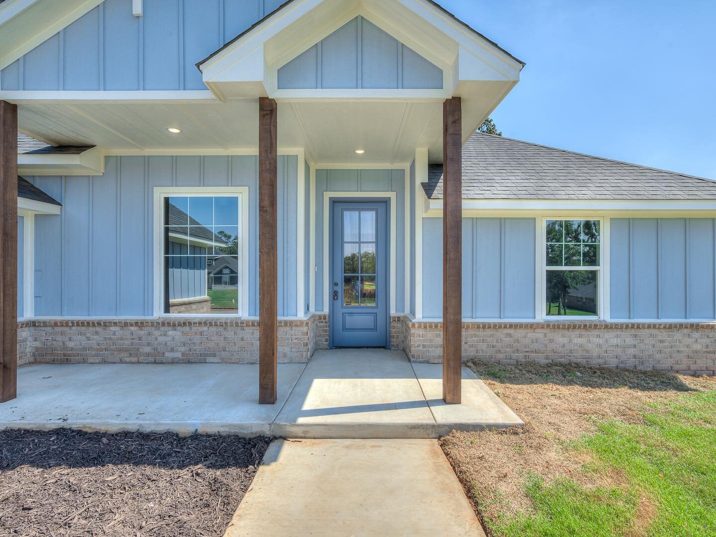 Gorgeous new designer home is available now!

3 bedroom / 2 bathroom / 3 car garage + Study on 1 acre lot

9500 Megans Way
McLoud, OK

Contact Berry Sheffield for more information or to schedule a showing (405)550-4349