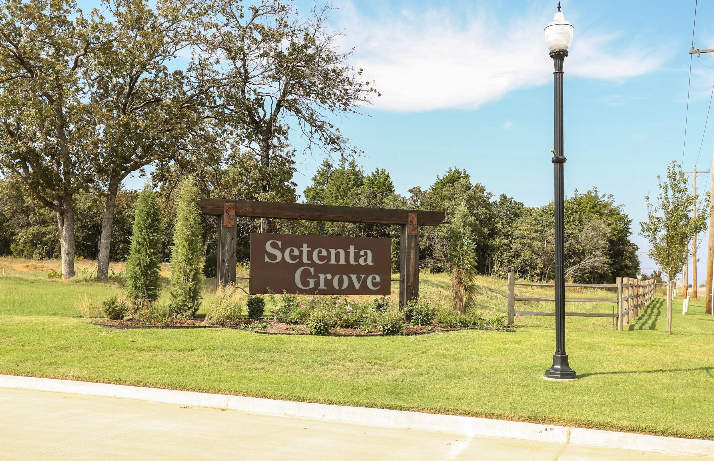 Setenta Grove Entryway 1.JPG
