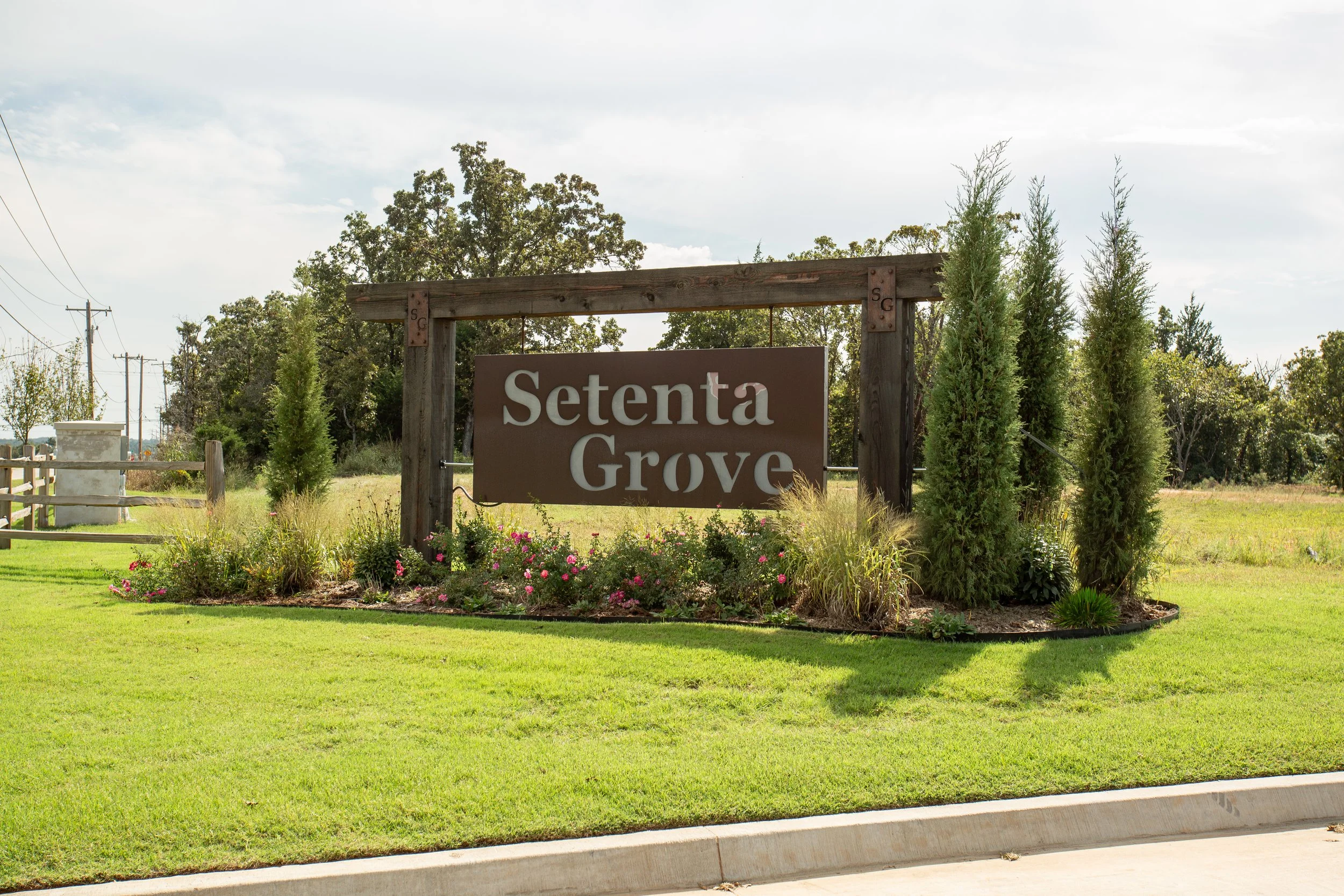 Setenta Grove Entryway 2.JPG