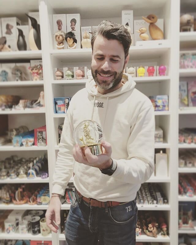 &quot;The best thing about working at Welcome Giftshop is all the nice people you meet from around the world.&quot; - Dario, Amagertorv 
At Welcome Giftshop &amp; Souvenirs we pride ourselves on our customer service. Our diverse team is what creates 