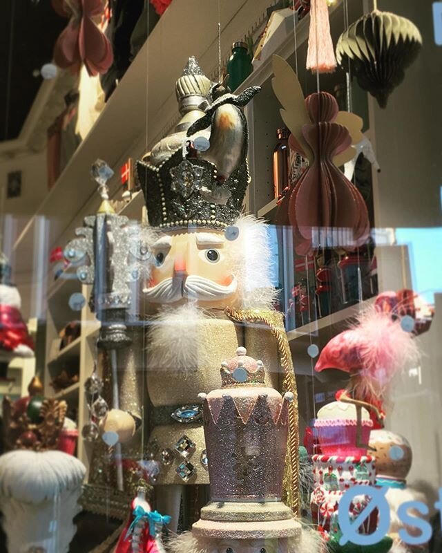 Come out of the cold and say hello to our selection of Nutcrackers and Christmas decor.

#souvenirs #souvenir #copenhagen #str&oslash;get #visitcopenhagen #denmark #danish #welcomegiftshop