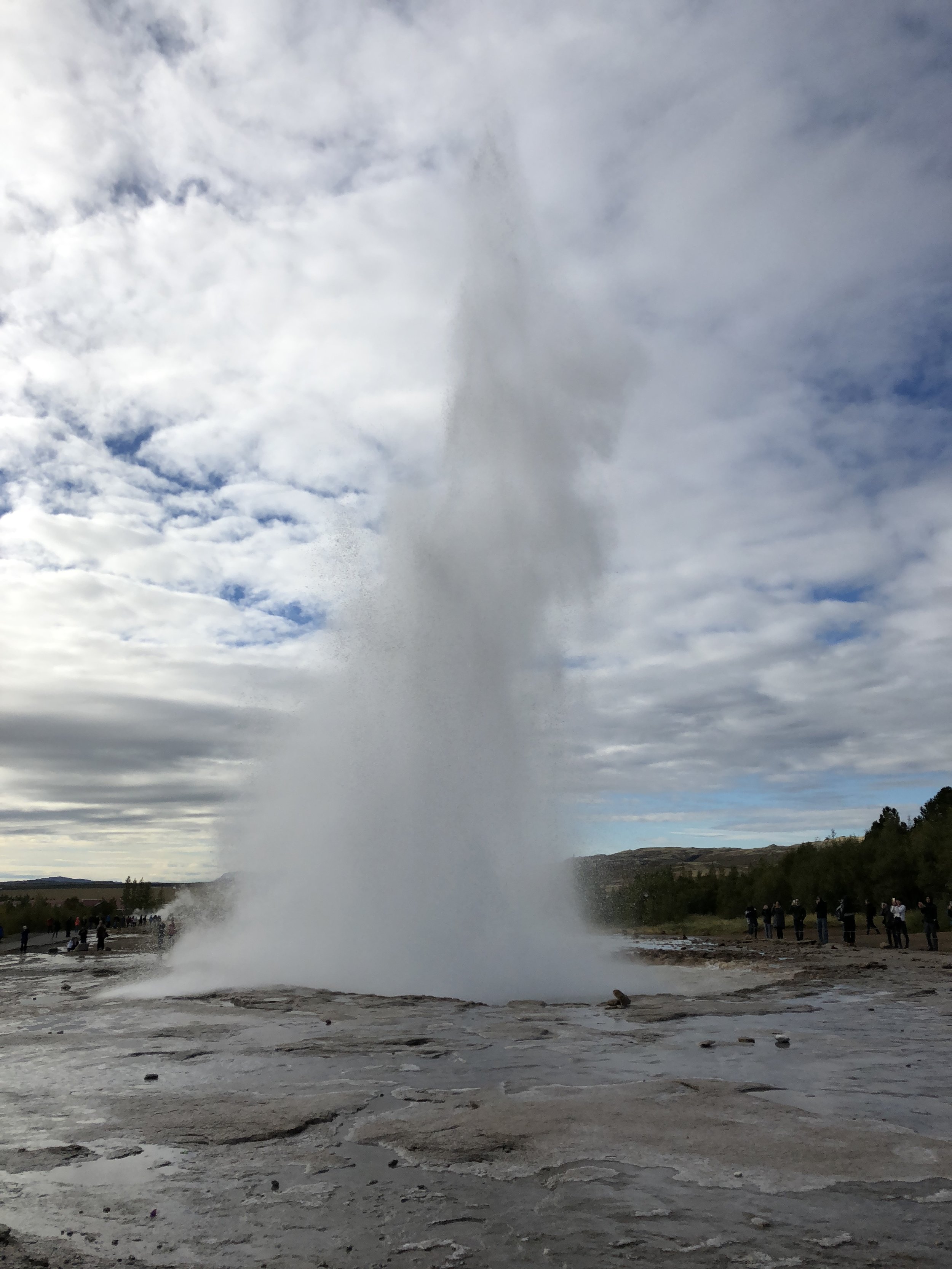 The Geyser erupts every 5-10 minutes, so don’t worry, you will definietely see the 100 degree water shoot up multiple times.