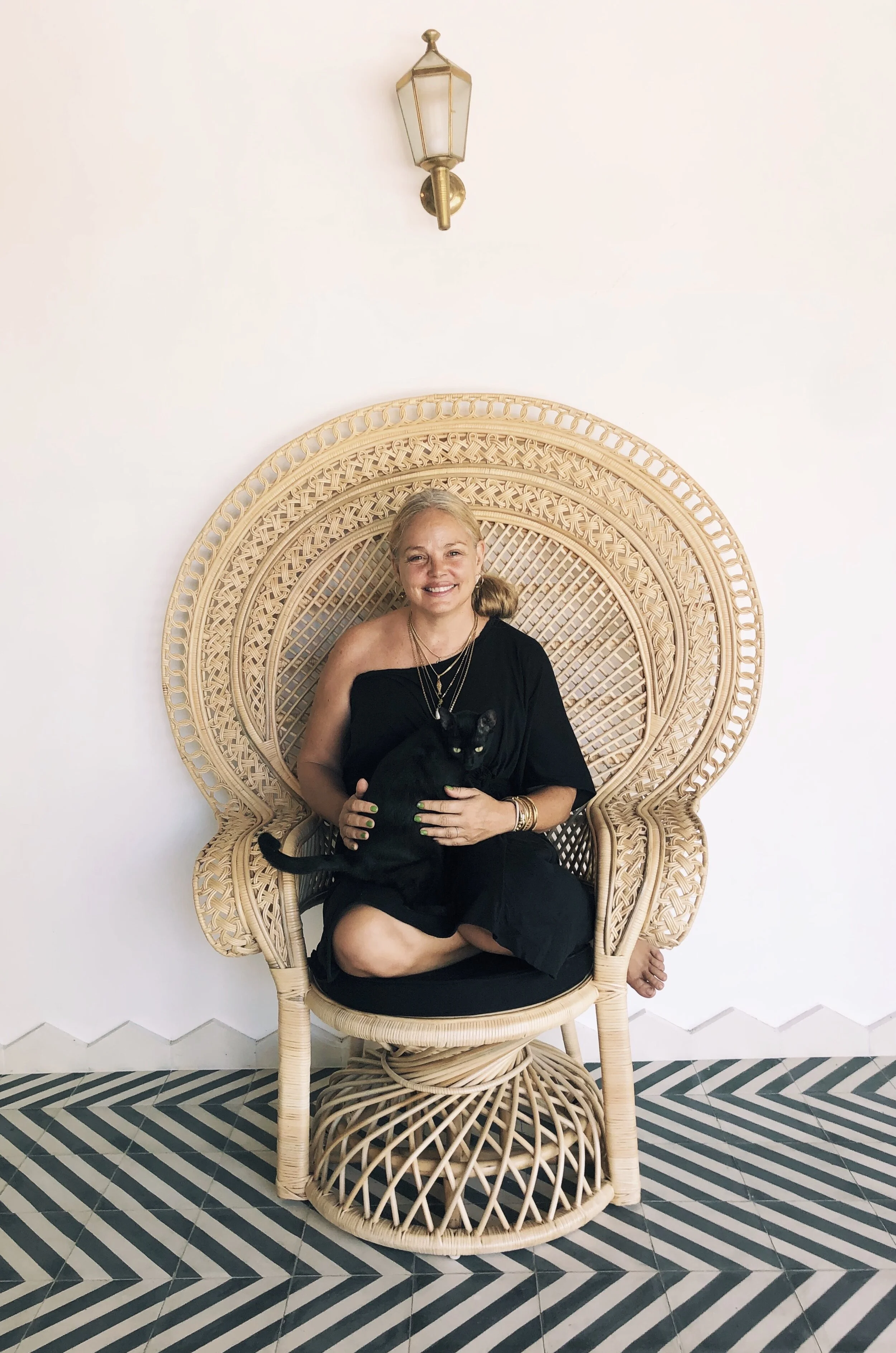 Jennifer Wesslau Bag-all in her villa 2.jpg