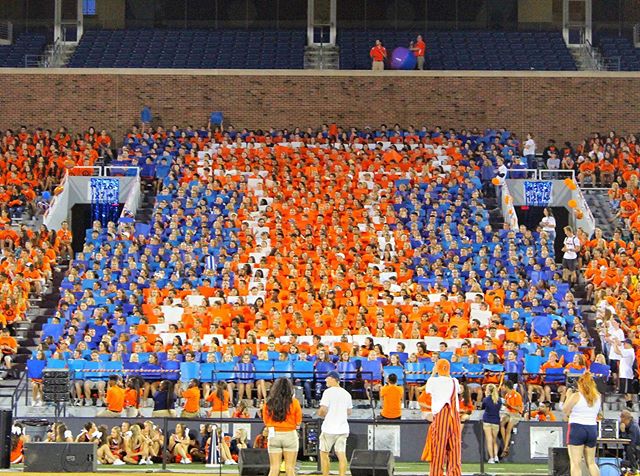 First card stunt of the year ✔️ 🔸🔹🔸🔹🔸🔹🔸🔹🔸
To get in on all our game day traditions, make sure to pick up your Pride Pass today &mdash; Link in Bio!