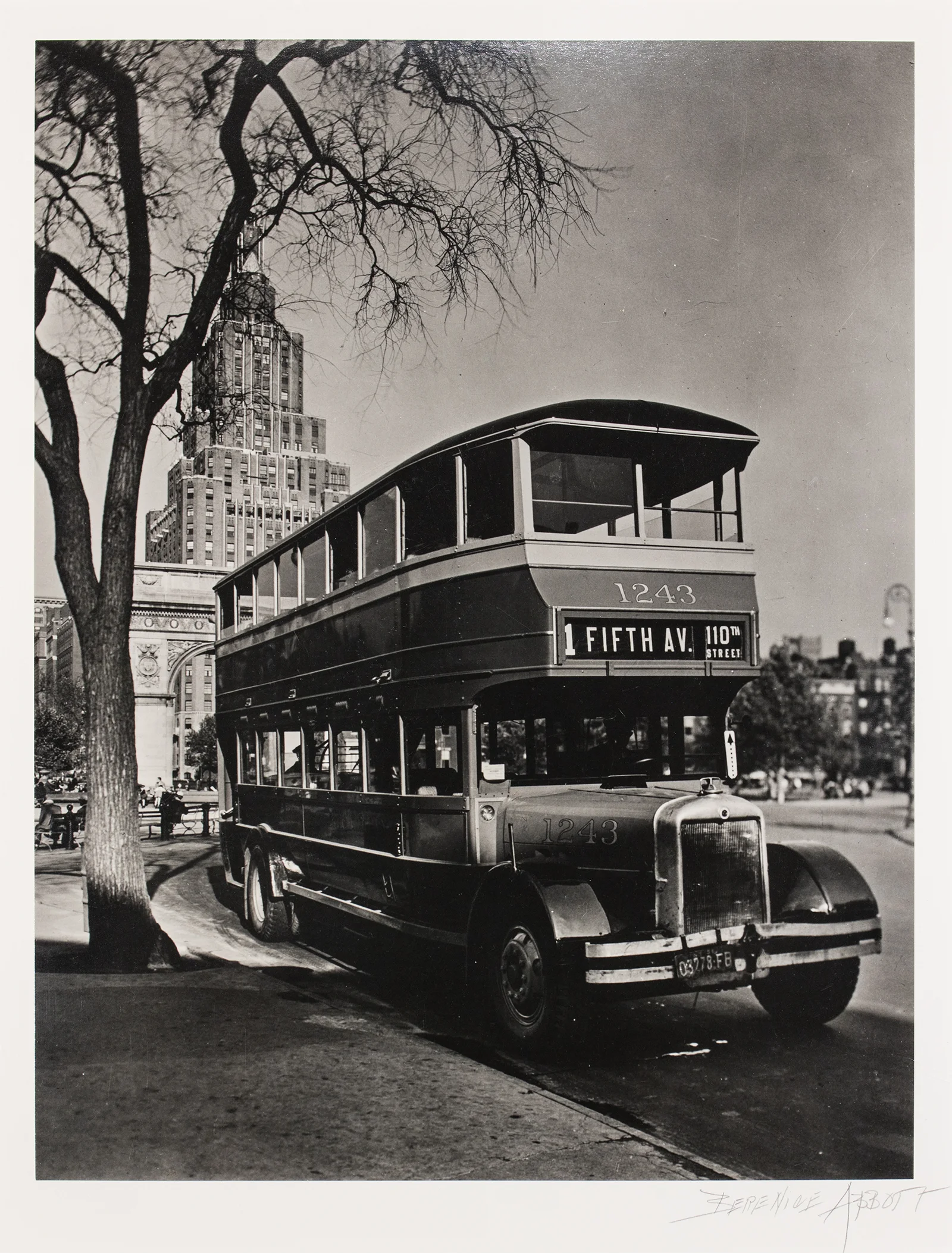 Berenice Abbott, Fifth Avenue Bus #1243