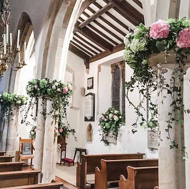 Looking forward to a time when I&rsquo;m back in churches, when that will be I&rsquo;m not 100% sure but hopefully soon. 🌸
#churchwedding #churchweddingdecorations #churchweddingflowers 
#weddingflowers #weddingflowerinspo
#countryflowers #flowersof
