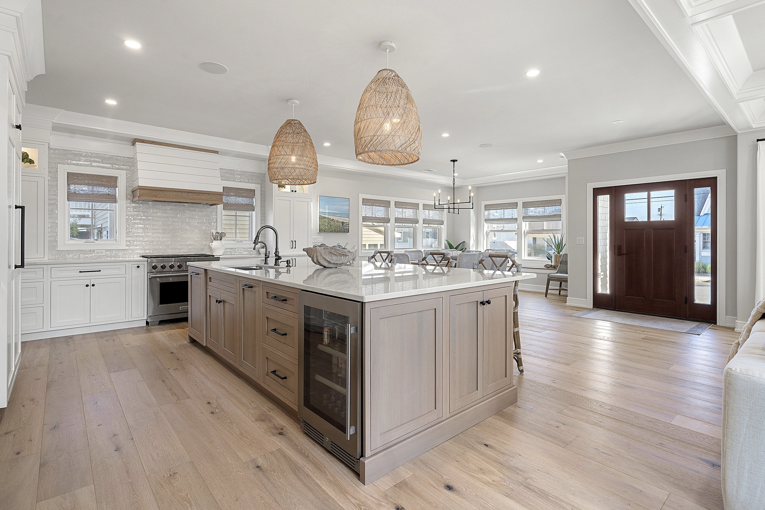 07-Foyer to Kitchen.jpg