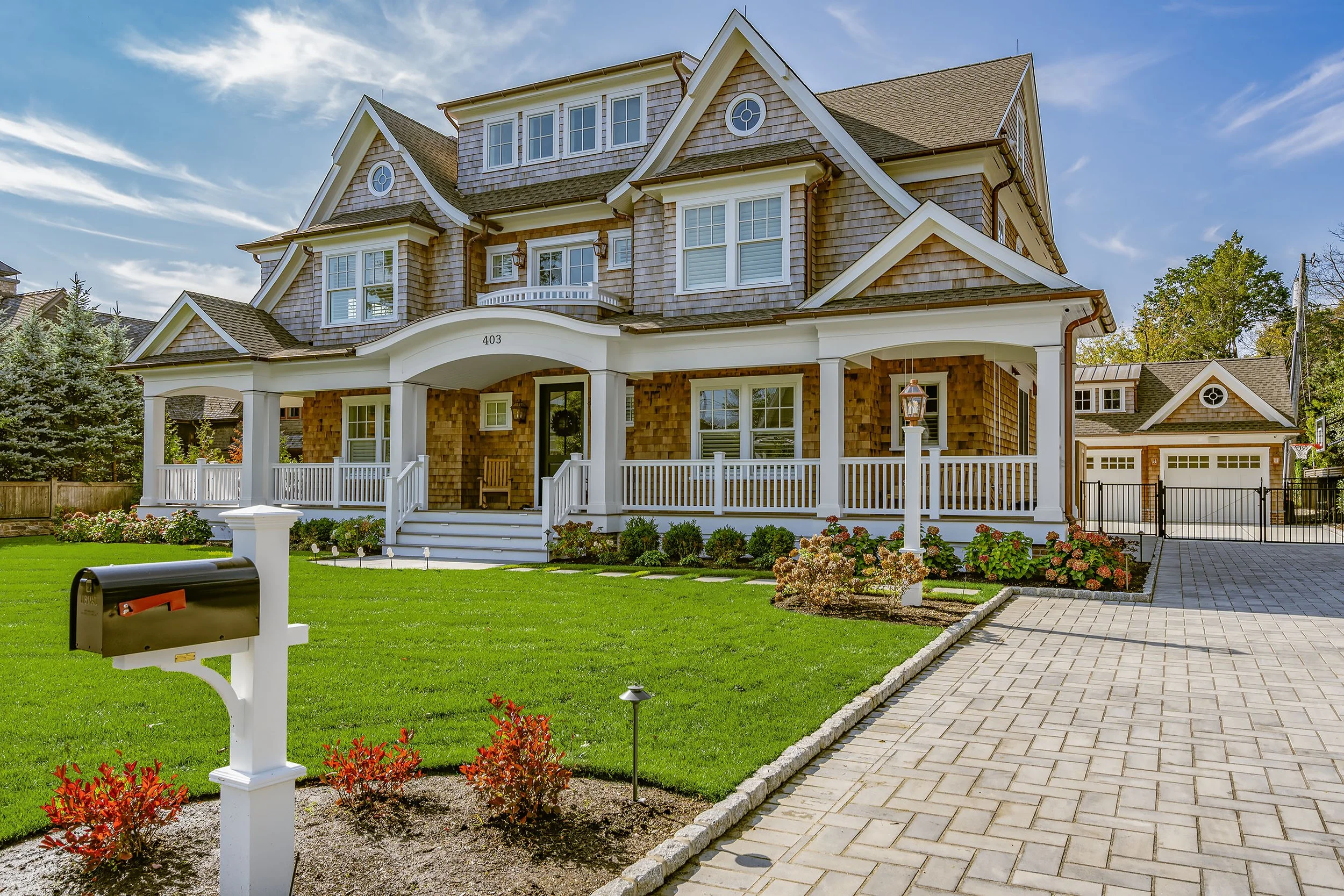 002-Front Right 1.jpg