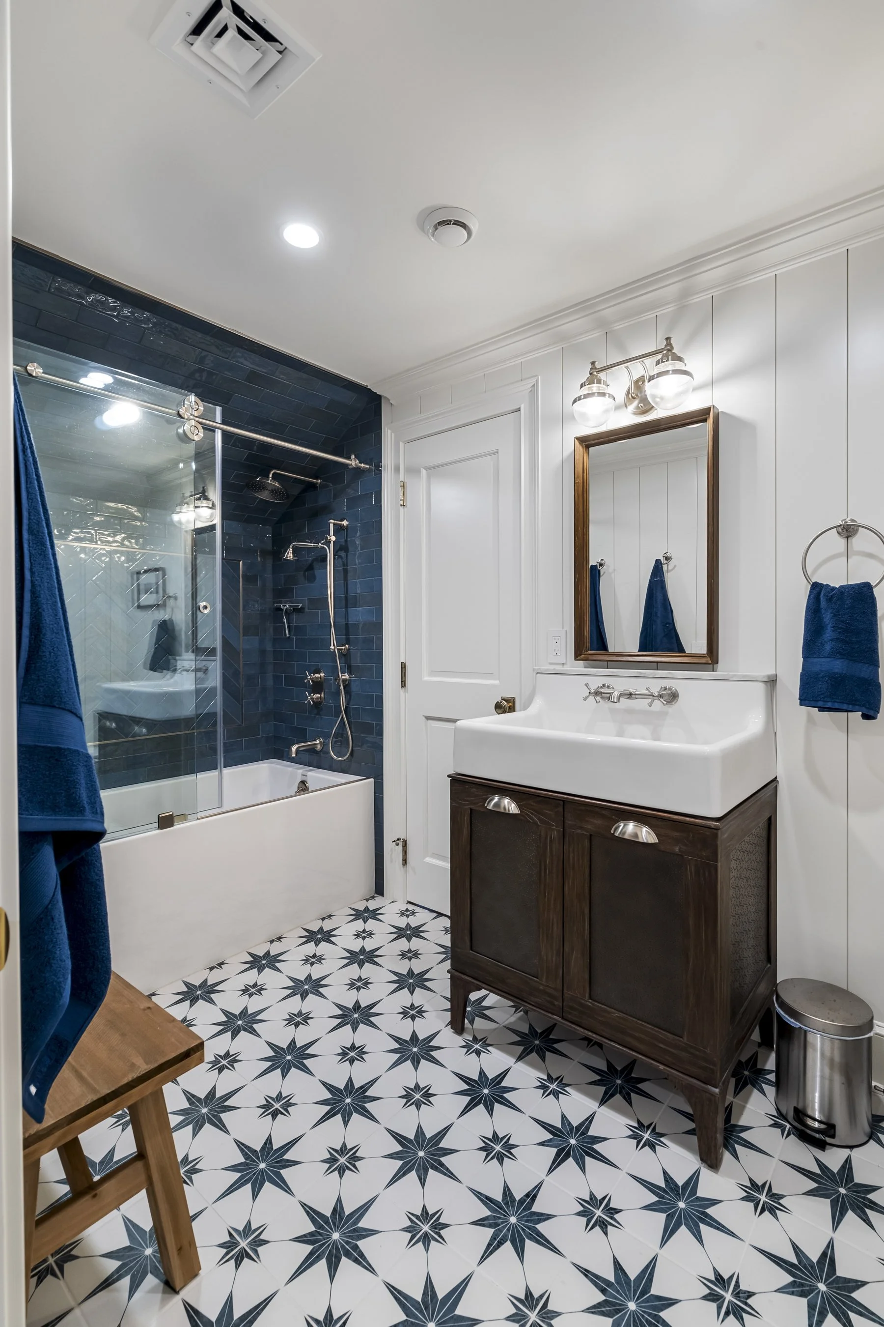 077-Bath 3B.jpg
