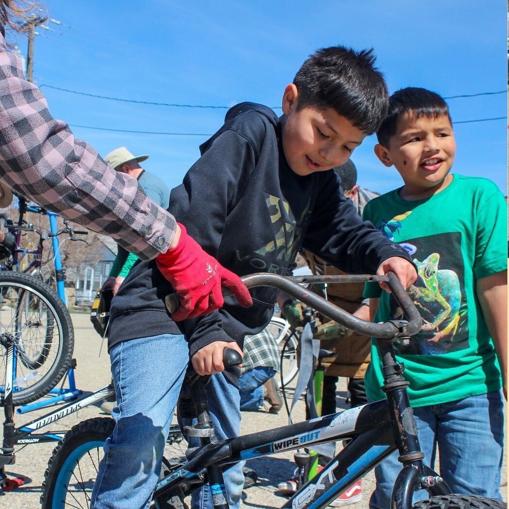 On April 1st, a team of 13 dedicated volunteers and 4 BBP staff members drove to the Duck Valley Reservation in Owyhee, NV. Nestled in a remote landscape, Duck Valley Reservation stands as one of the most secluded communities in the United States, ma