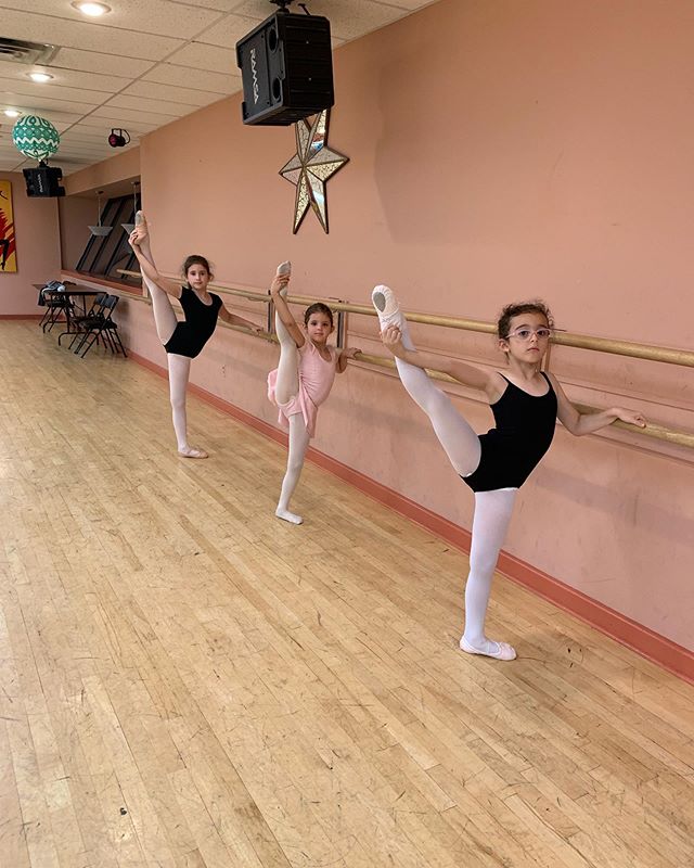 Ballet A: 6-9yo 👯&zwj;♀️ Professional ballet class!
Sign up for a free trial class 🙆🏼&zwj;♀️ #bergencounty #hackensack #newjersey #fortlee #teaneck #fairlawn #englewood #njmoms #njkids #njschools #balletschool #balletnj #dancenj #americanrussianba