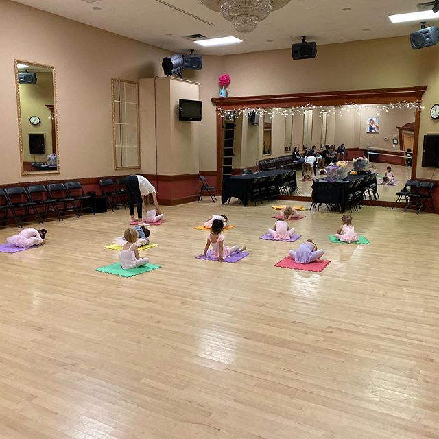 2-3yo Rhytmic Dance class😍
Our youngest students are working very hard and serious! 👯&zwj;♀️ Register for a free trial class ☺️
Bring friends and get a discount 🎁

#bergencounty #njmoms #njkids #njparents #russianparents #hackensack #newjersey #am