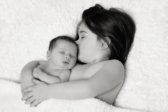 Baby Photography Ali is a talented photographer in Nottingham specialising in newborn and children’s photography. A portrait session would make a special first Christmas gift, creating images to treasure. - AliLulu Portraits
