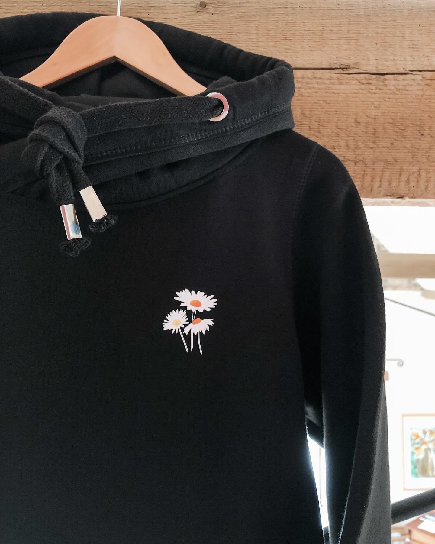 Looking forward to spring but still very much feeling the cold? Same! Enter... the Daisy Hoodie 🌼

I know you love this style of hoodie (because you tell me you do!) The big neck to keep the drafts out, the cosy thumbs holes and the front pocket to 
