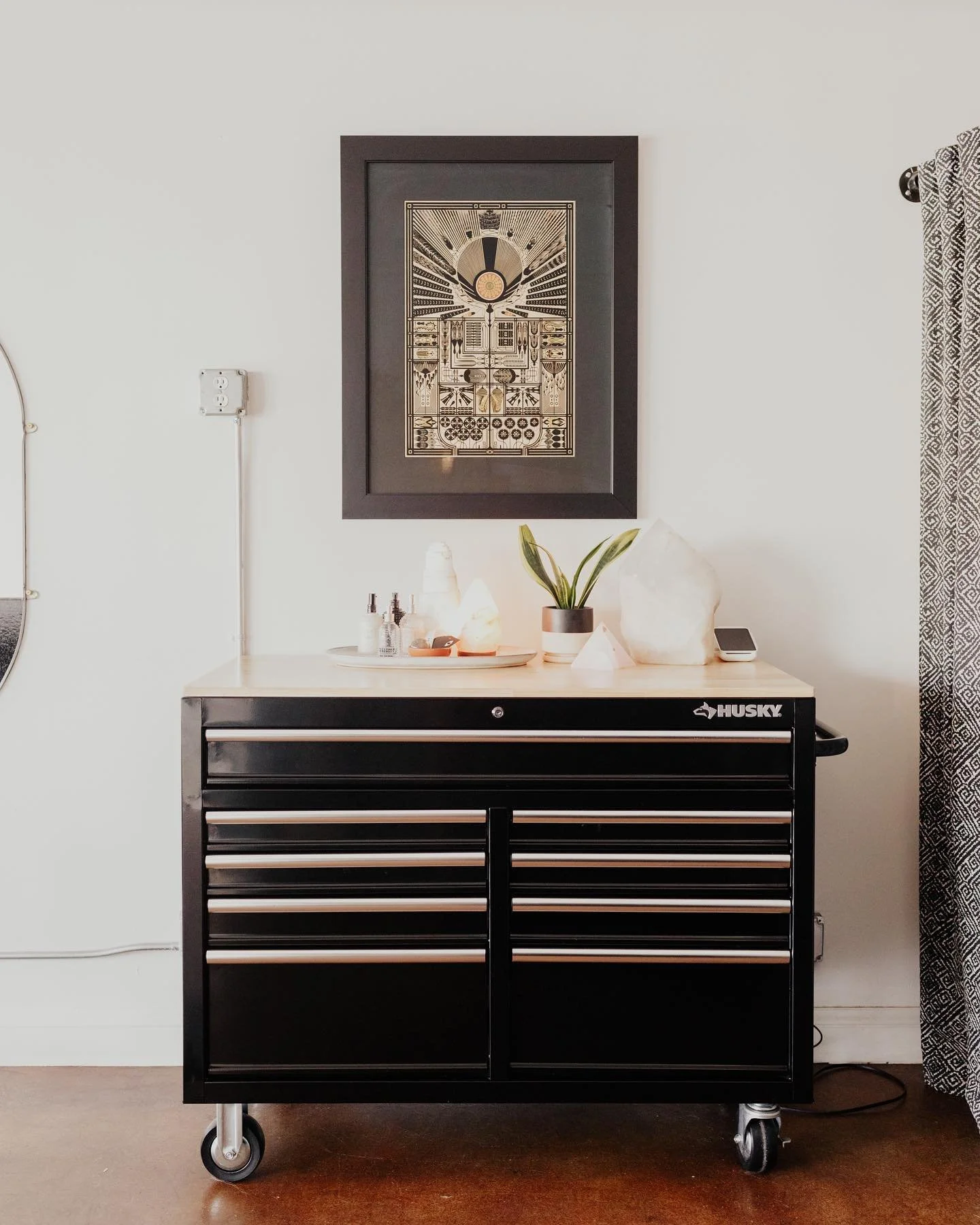 Golden hour in Denver @chandler_kim
•
•
•
#denver #denverstudio #denversalon #cultandking #station #studiodesign