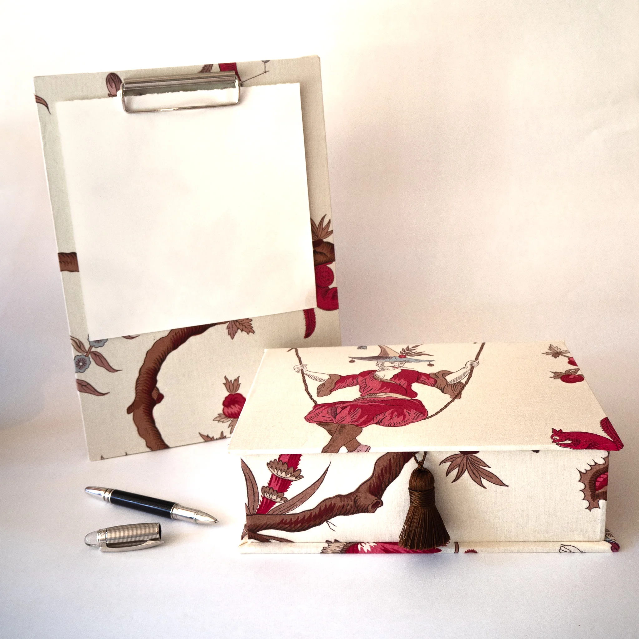 papierwerkstatt_alexandravsch_papierundstoffe_Schachtel-Lianenschaukel-rot-creme-braun-multiple-2