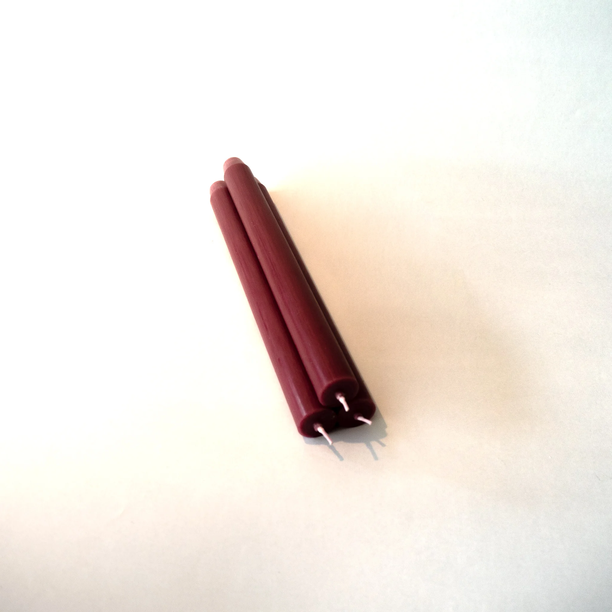 papierwerkstatt_alexandravsch_papierundstoffe_Stabkerze-bordeaux-2