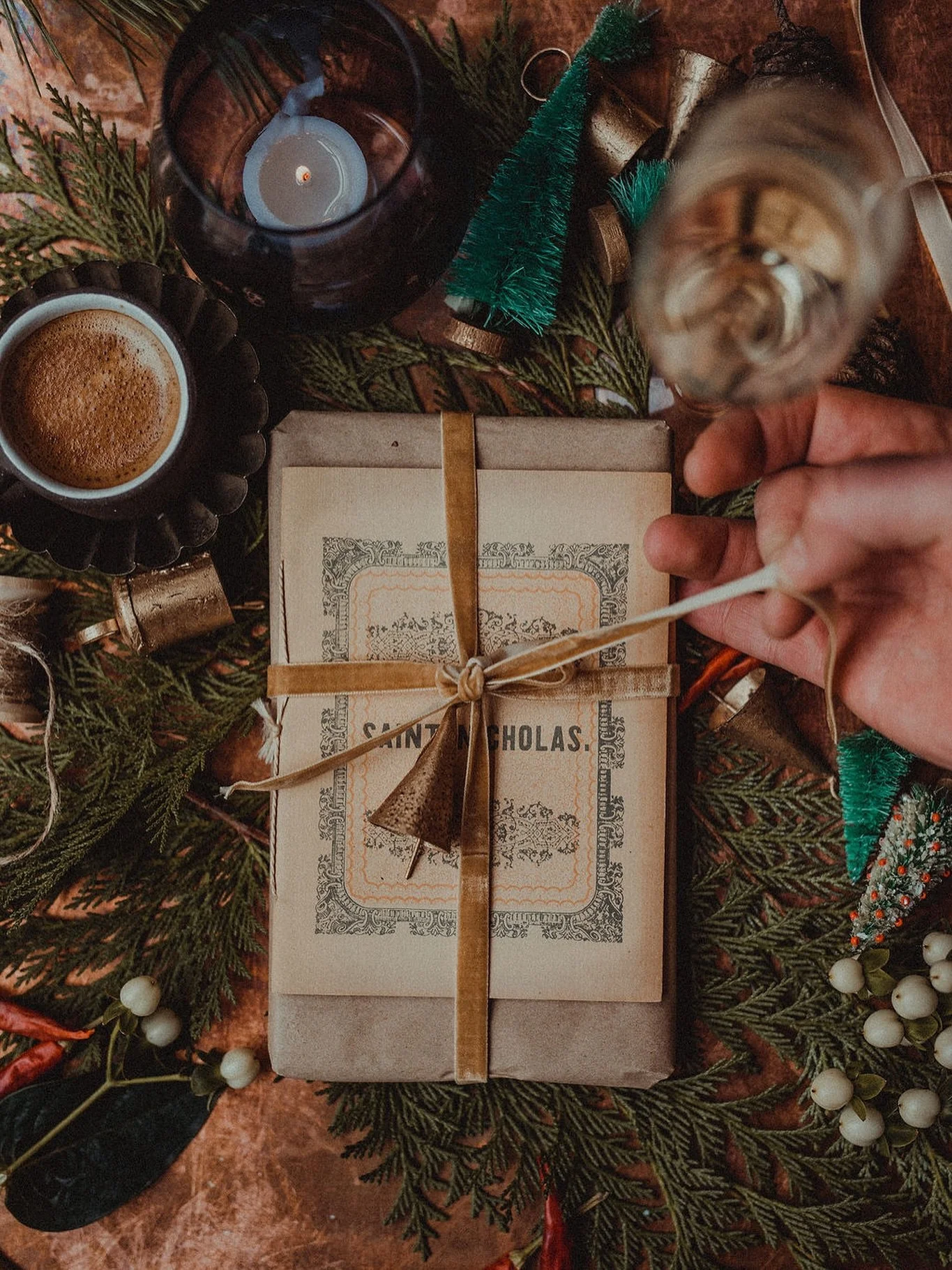 𝗦𝘁𝗶𝗹𝗹 𝘁𝗵𝗶𝗻𝗸𝗶𝗻𝗴 𝗮𝗯𝗼𝘂𝘁 𝗖𝗵𝗿𝗶𝘀𝘁𝗺𝗮𝘀 𝗘𝘃𝗲 𝗽𝗹𝗮𝗻𝘀? 

We&rsquo;ll be open with our winter menu and some festive wine pairings - perfect for a cozy holiday night out 🤍 
.
.
.
.
.
#PortlandEats
#PortlandFoodies
#PDXDining
#eat