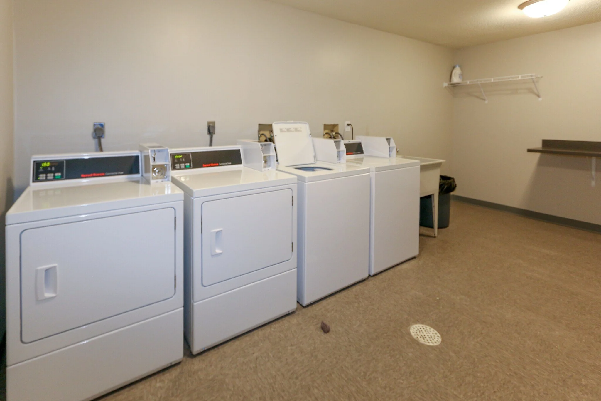 the-cove-apartments-anoka-mn-laundry-room (1).jpg