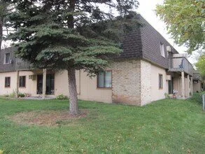 pointe-apartments-anoka-mn-building-photo (15).jpg