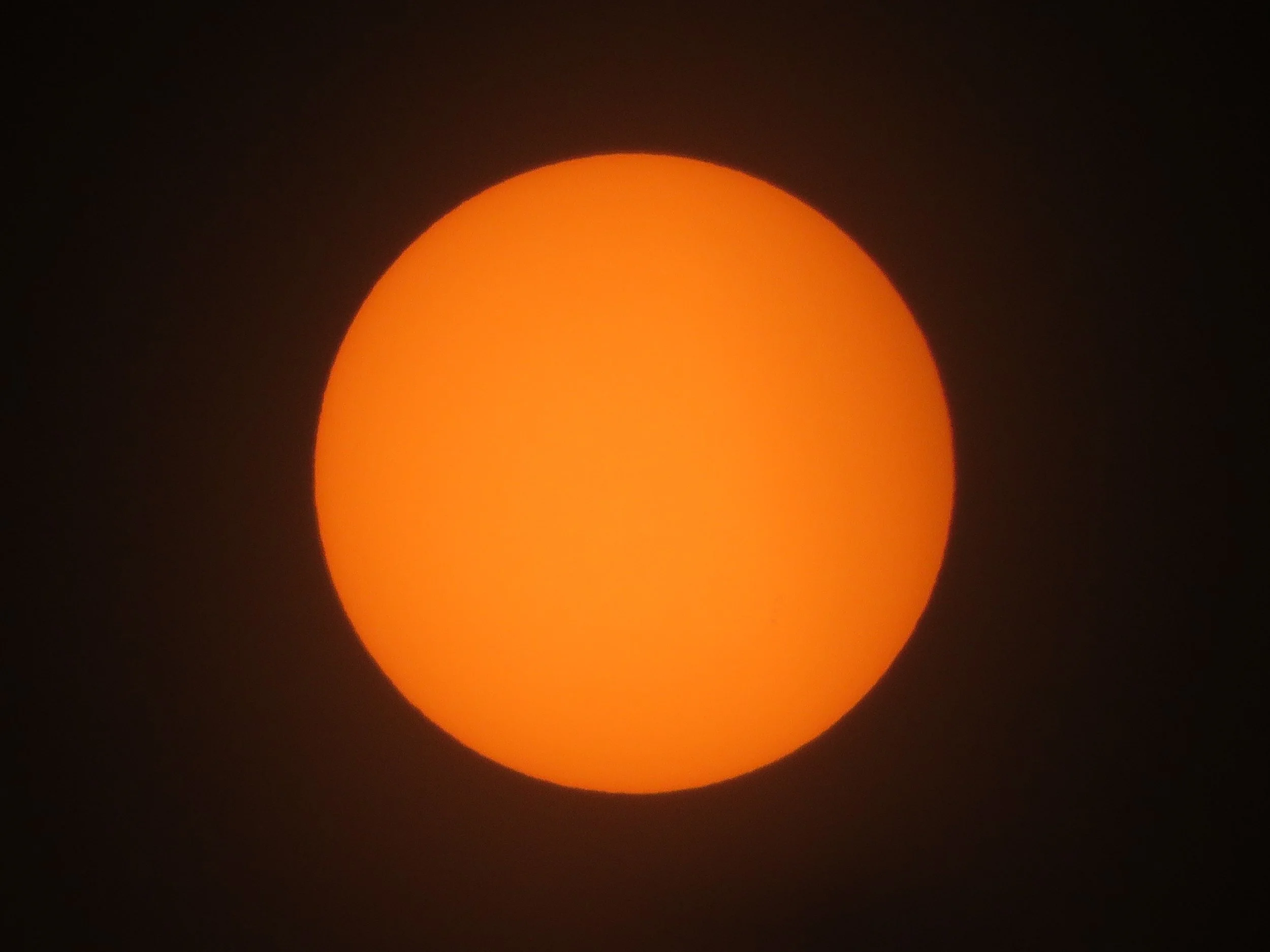 Sun_at_moment_of_spring_equinox_2019.jpg