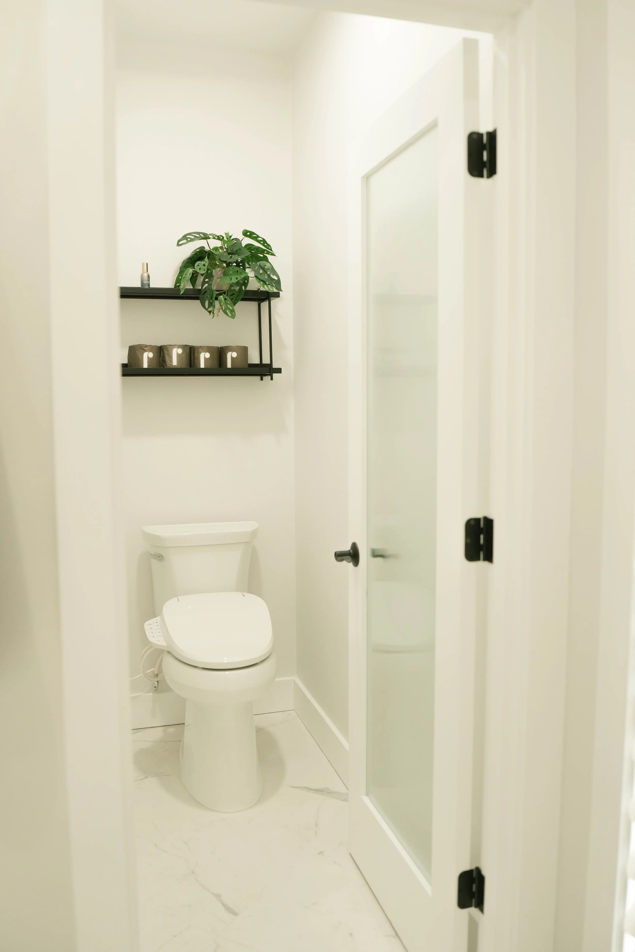 brighthive-bathroom-46 (1).jpg