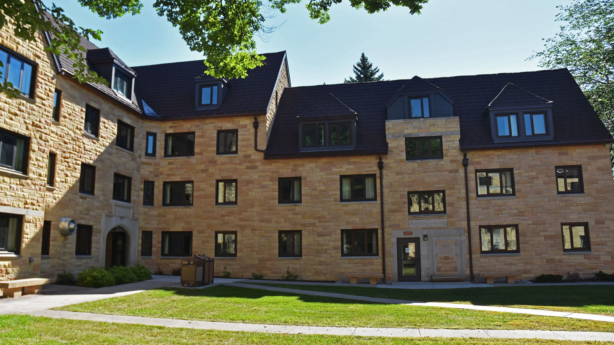 Brown Hall 2 edit.jpg