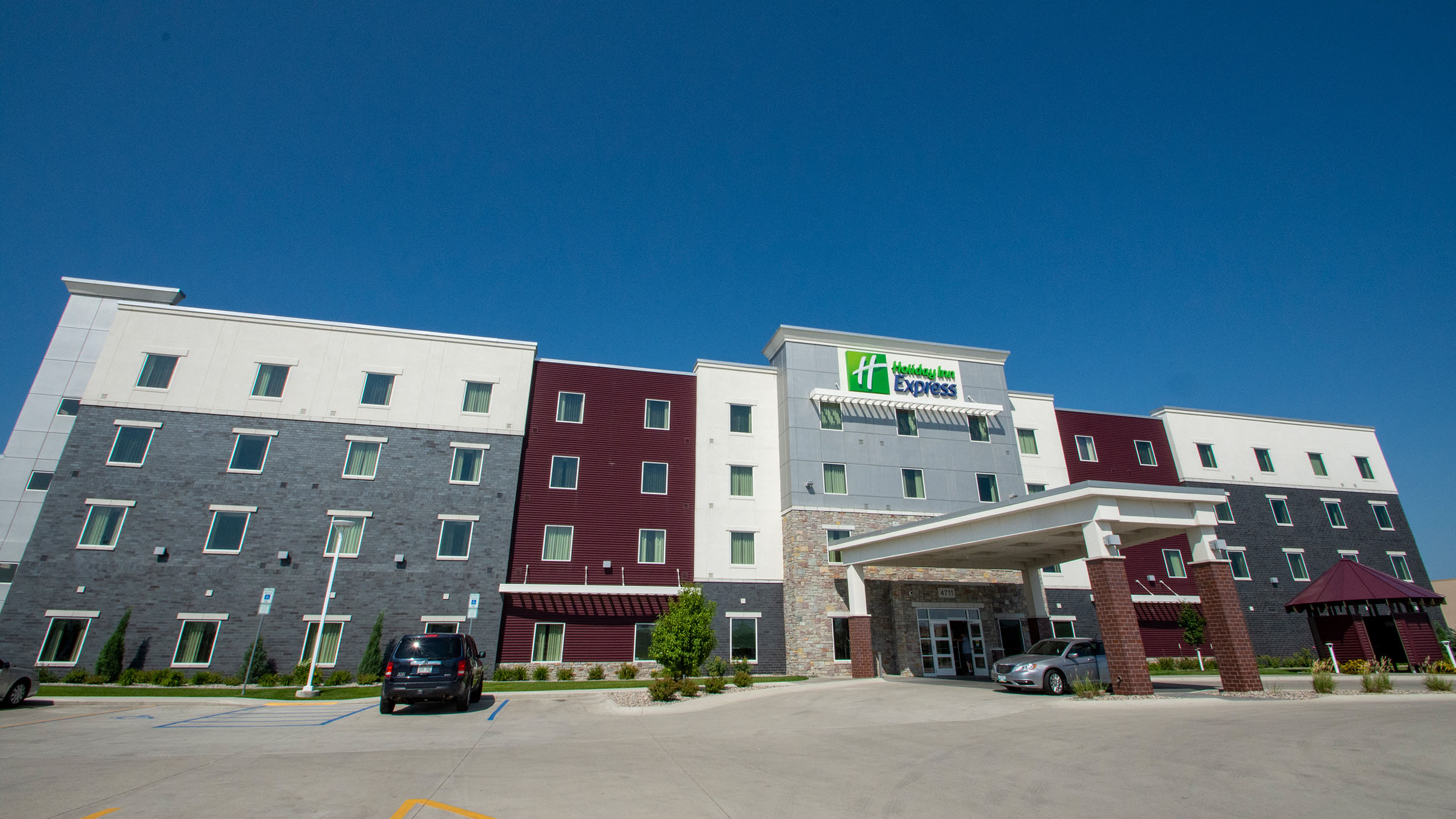 Holiday Inn Express 1 2500.jpg