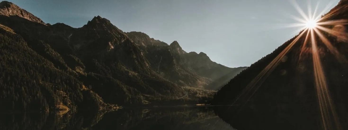 sun through moutain.jpeg