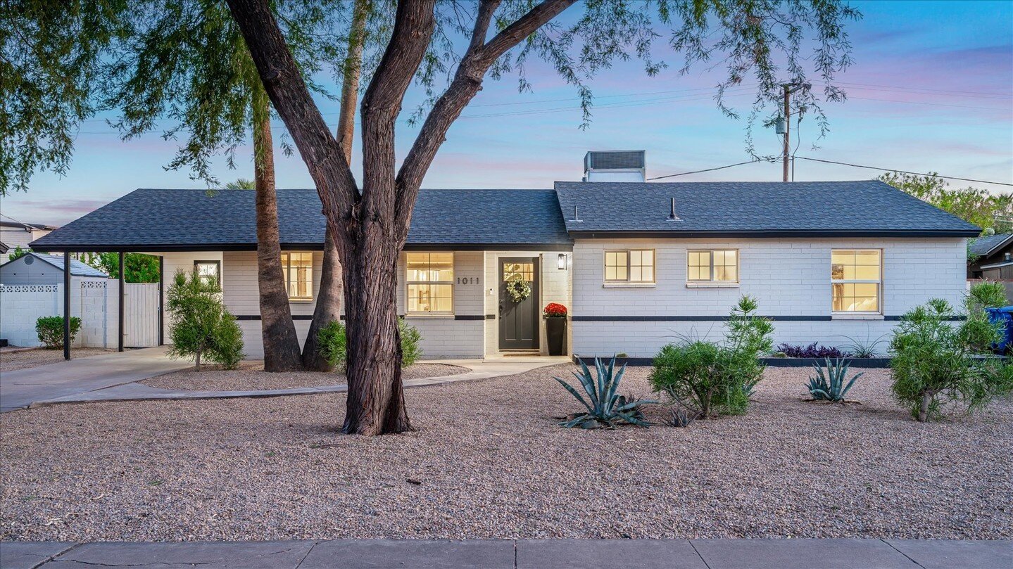 #JustListed #OpenHouse Fully renovated home with a swimming pool in an excellent, no HOA, North Central Phoenix location. This charming single-story home boasts 3 bedrooms and 2 bathrooms, just minutes away from numerous popular Phoenix attractions. 
