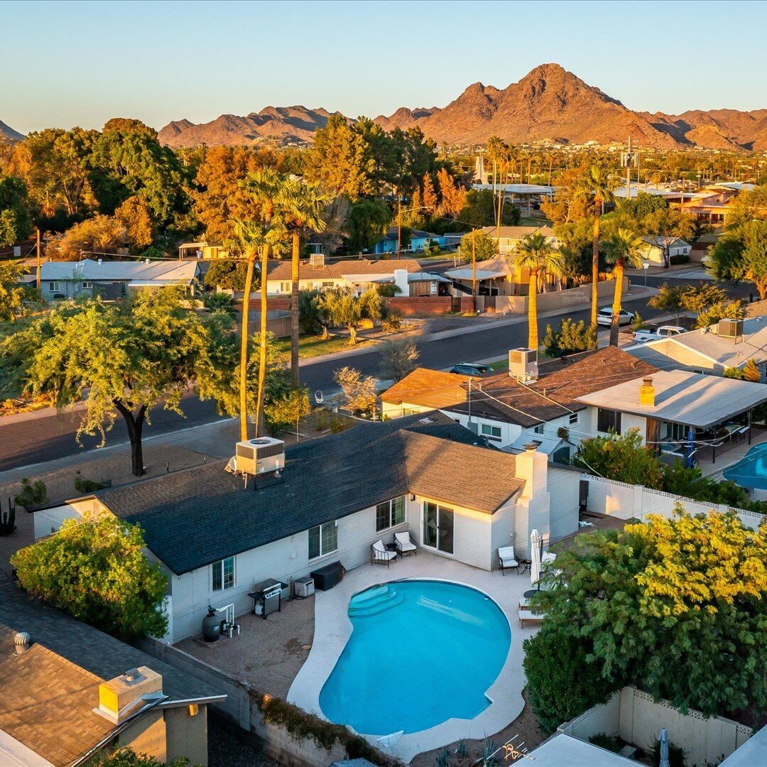 #PriceEnhancement Don't miss this wonderful opportunity in North Central Phoenix. Over the last 3 years the home has received a comprehensive makeover, including fresh interior and exterior paint, new flooring, new windows, updated bathrooms, new roo
