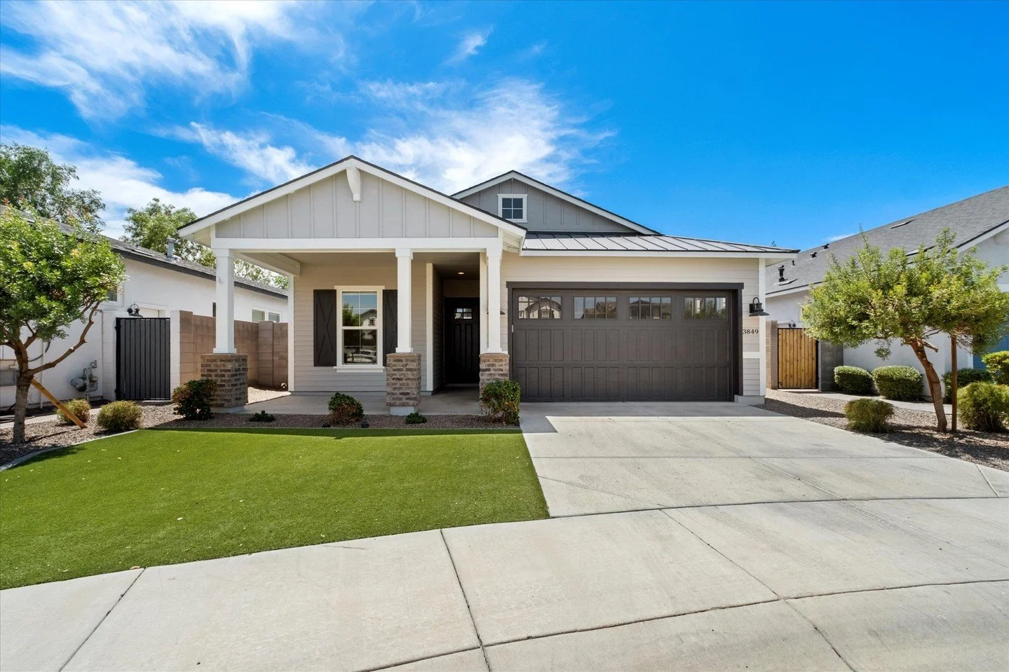 #JustListed Built in 2017, this 2,459 square foot home blends modern luxury and style, offering 3 bedrooms, 2.5 bathrooms, plus a private office. Located in an exclusive 21-home GATED community in the desirable Arcadia Lite Area. The gourmet kitchen 