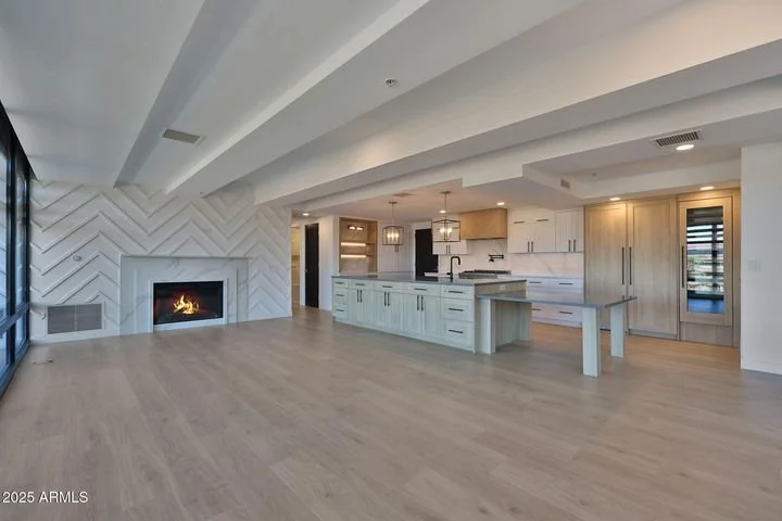 Congratulations to our client on the purchase of their property in Scottsdale's Optima Camelview Village for $1,375,000. 
Are you looking to buy, sell, or invest? Contact our team today www.ArizonaLuxuryPartners.com.