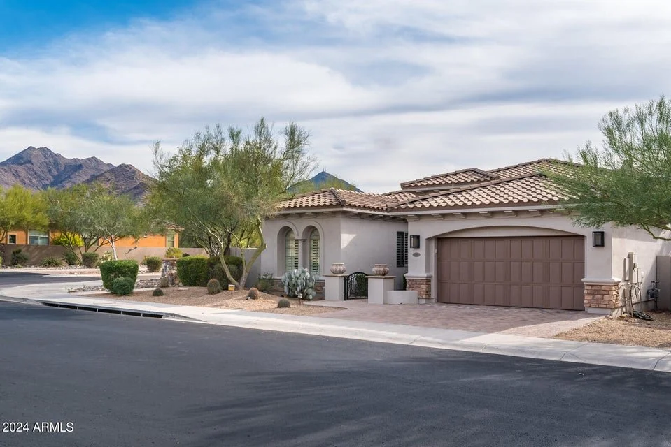 #NewListing #ForLease Unfurnished 12-month minimum rental. Single-level highly desirable floor plan situated in the prime North Scottsdale 24-hour guard gated community of Windgate Ranch. Light and bright kitchen with stainless steel appliances, larg